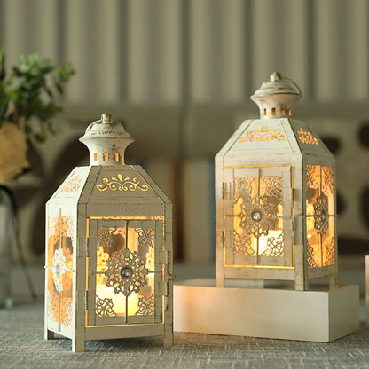 Set mit 2 dekorativen Laternen, 24,1 cm hoch, Kerzenlaternen aus Metall, Hängelaterne im Vintage-Stil, Weiß mit Goldbürste 