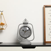 Horloge de bureau de conception de lanterne antique de jardin de 9,5 po de hauteur (gris) 