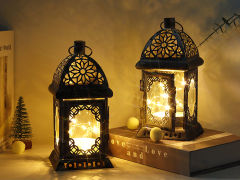 20,3 cm hohe, batteriebetriebene, dekorative Hängelaterne aus Metall im Vintage-Stil mit LED-Lichterkette (2er-Set) 